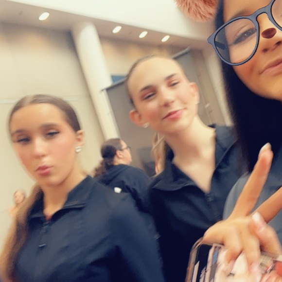 Meet your Posher, Devin - Picture 2 of 3